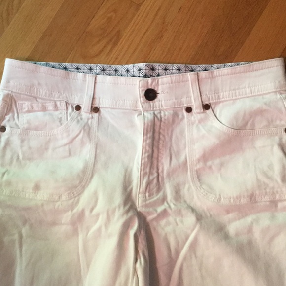 White shorts - Picture 2 of 4